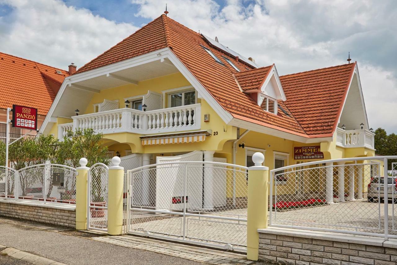 Gold House Pension Balatonfured Exterior photo