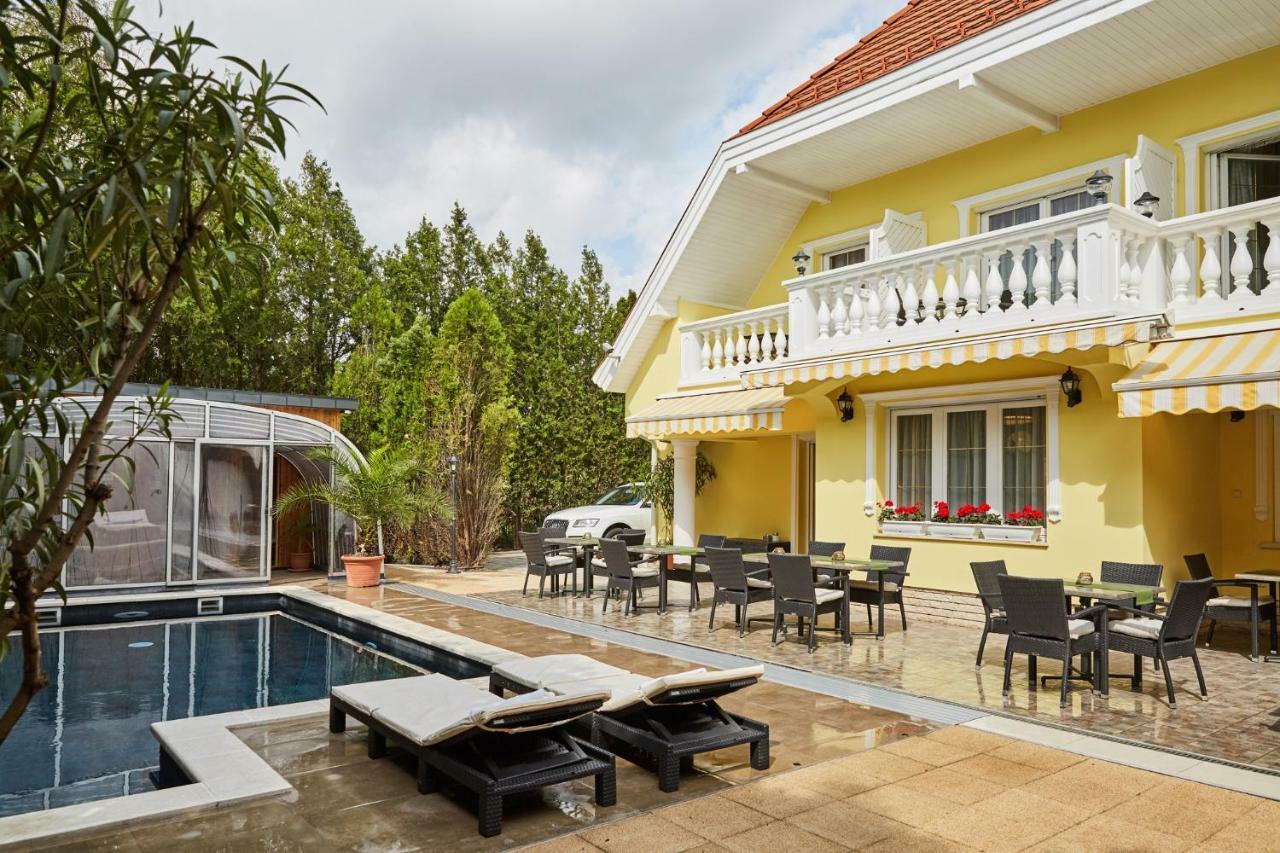 Gold House Pension Balatonfured Exterior photo